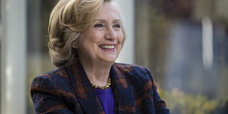 Hillary Clinton mbush 77 vjet