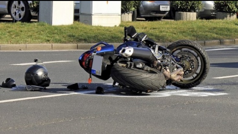 Aksident në Lipjan, lëndohet rëndë motoçiklisti