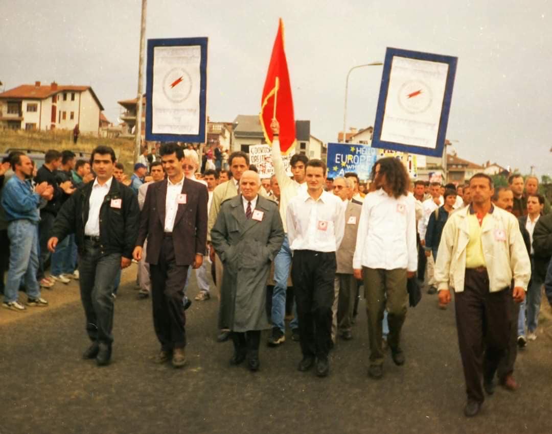 Kurti shkruan për protestën e 1 tetorit 1997