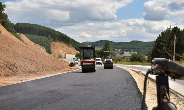 Zgjerimi i rrugës Prishtinë-Besianë, nënshkruhet kontrata për punë shtesë në Lotin 5 – thuhet se do të kryhen për 30 ditë