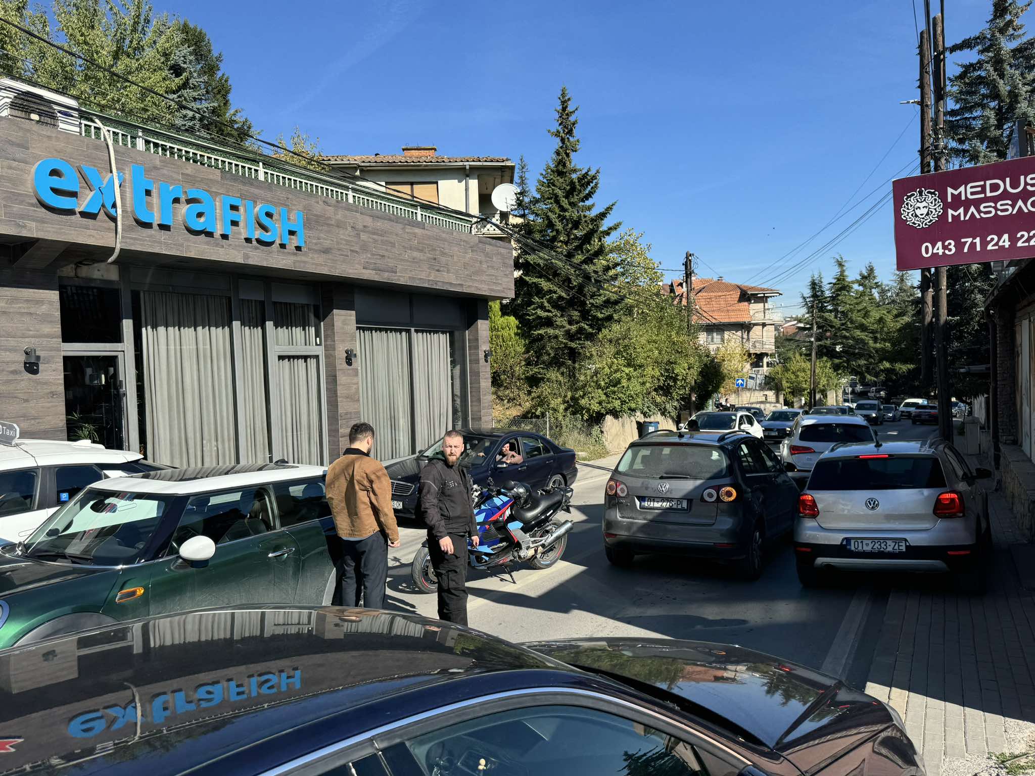 Aksident trafiku në Arbëri, vetura godet motoçiklistin