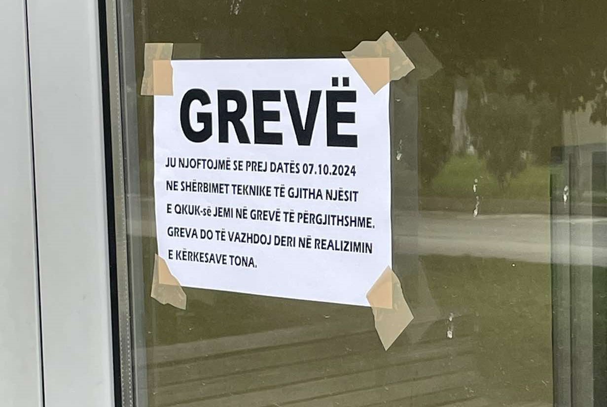 Punëtorët teknikë të QKUK-së në grevë, kërkojnë paga më të larta