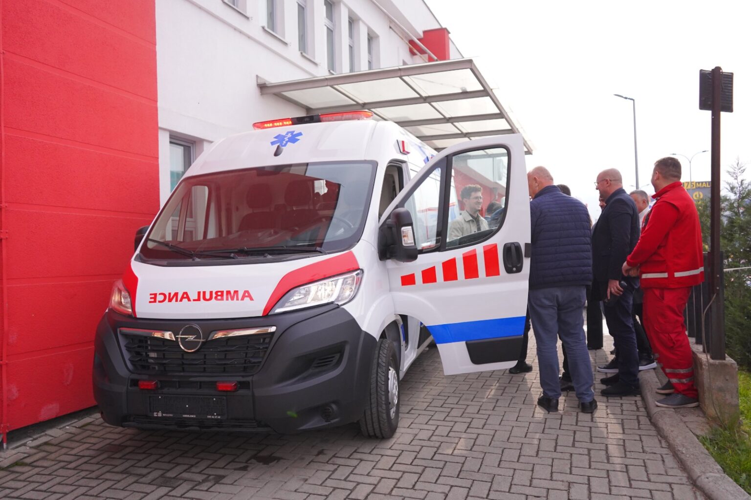 Shërbimit Urgjent në Prizren i shtohen dy autoambulanca të reja