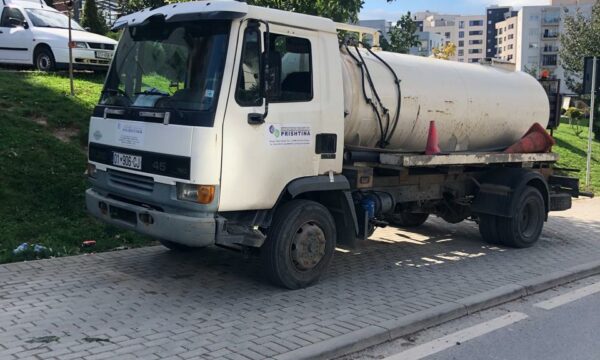 Sasia e lartë e manganit në Liqenin e Badocit, vazhdon furnizimi me ujë me autobote