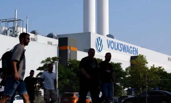 Volkswagen do t’i mbyllë tri fabrika në Gjermani, thotë këshilli i punëtorëve