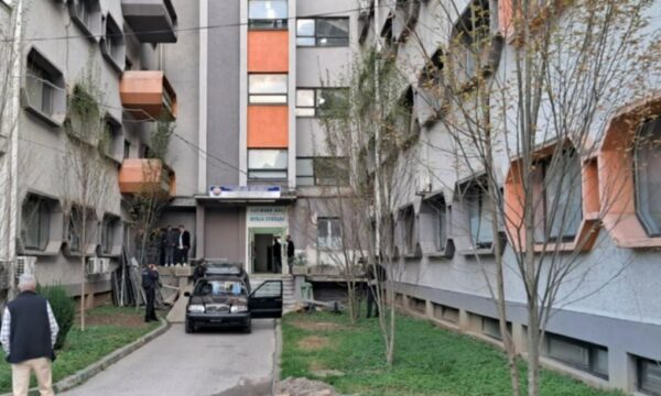 50-vjeçari në Tetovë dyshohet se ka vrarë bashkëshorten dhe vajzën e mitur