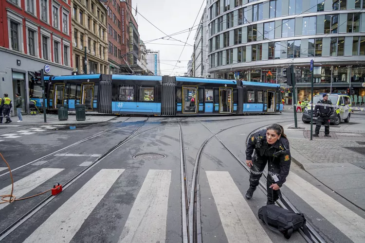 Aksident i pazakontë në Oslo, tramvaji del nga shinat dhe futet në një dyqan- katër të lënduar