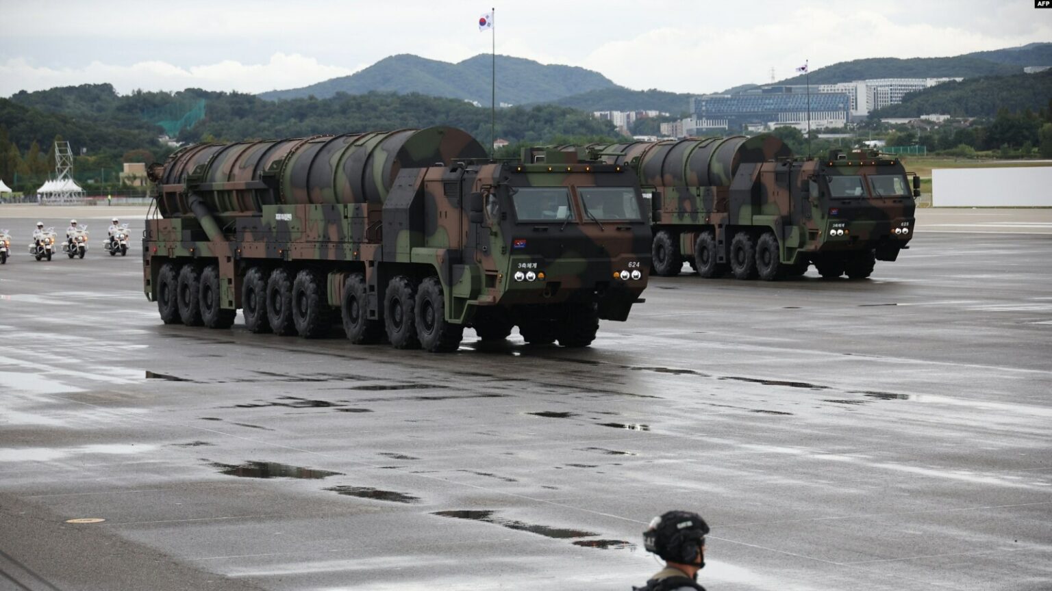 Koreja e Jugut shfaq raketën që mund të shkatërrojë bunkerët nëntokësorë të Veriut