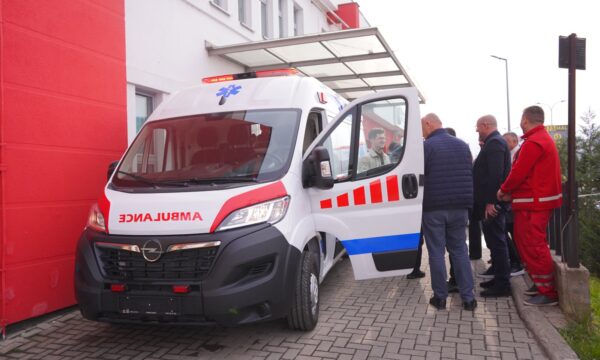 Shërbimit Urgjent në Prizren i shtohen dy autoambulanca të reja