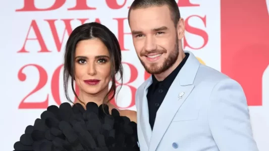 “Lëreni Liamin të pushojë në paqe..”, ish-partnerja e yllit të One Direction kritikon mediat për postimet e vdekjes