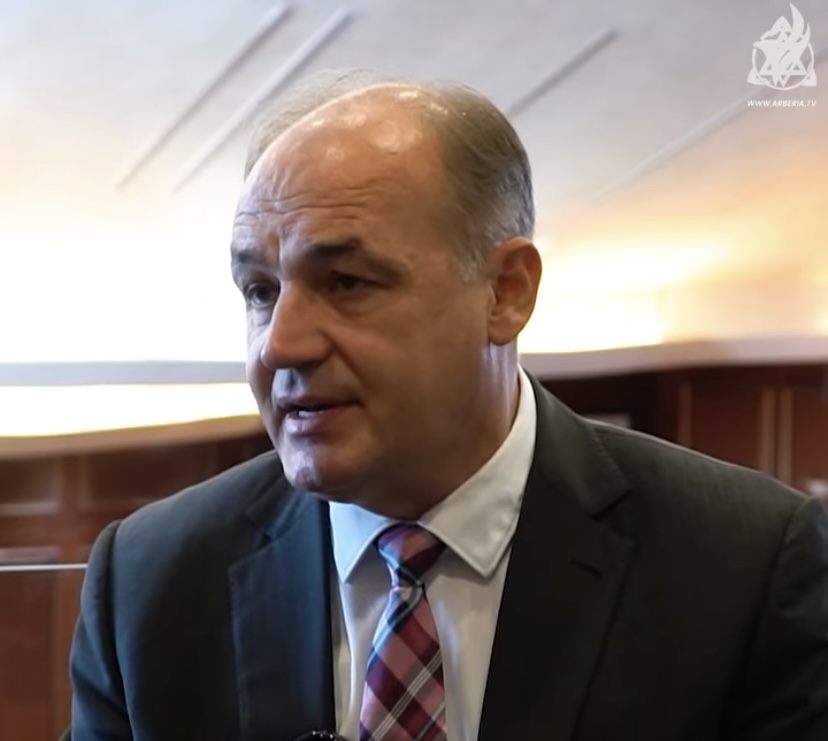 Enver Hoxhaj: Rritja e pagave me dy këste, poshtëruese dhe fyese, pas 9 shkurtit me Bedri Hamzën, kryeministër, fillon një etapë e re, do të jemi ne ata që do t’i rrisim pagat në mënyrë masive