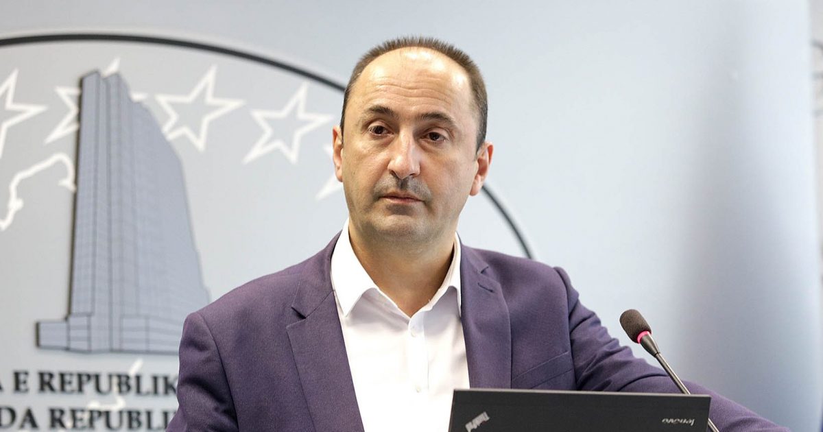 Dorëhiqet Liburn Aliu nga pozita e ministrit në detyrë të Infrastrukturës: Dorëheqja lidhet me zgjedhjen e Dimal Bashës kryeparlamentar