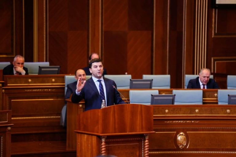 Krasniqi flet për vijat e kuqe ndaj Vetëvendosjes: 100 për qind Kurti s’do të jetë kryeministër