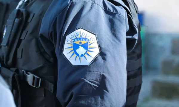 Policia: I vidhet arma zyrtare punonjësit të SHKK-së, gjendet pa shenja jete një person