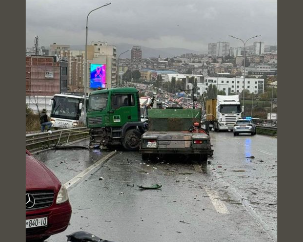 Kolonat pas aksidentit në Veternik, Komuna e Prishtinës: Rruga do të hapet brenda 30 minutave