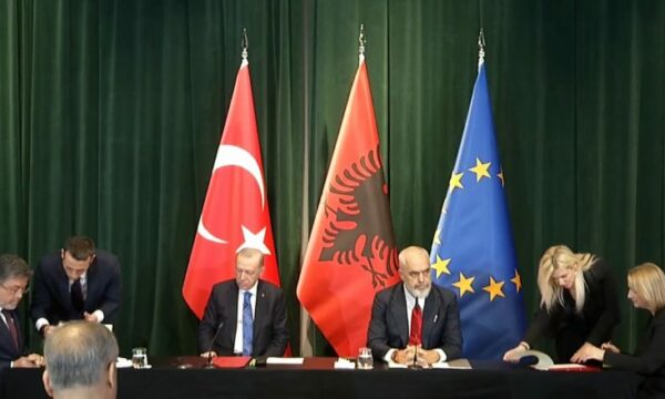 Erdogan në Tiranë, nënshkruhen disa marrëveshje bashkëpunimi