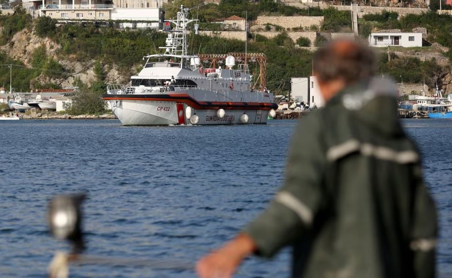 Kthehet në Shqipëri anija me 102 kontejnerë që dyshohet se kanë mbetje të rrezikshme