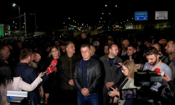 Bllokimi i disa rrugëve në Shqipëri, nën hetim 7 deputetë të opozitës dhe 50 protestues