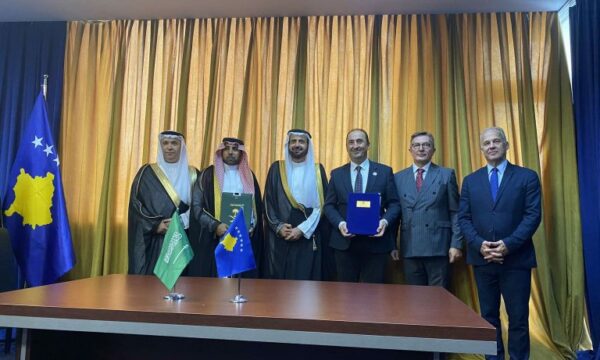 Kosova e Arabia Saudite nënshkruajnë marrëveshje për fillimin e linjave ajrore direkte