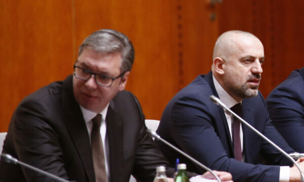 Frika e ministrit italian për Kosovën dhe Serbinë, Vuçiq si “paqësor”: S’do të ketë luftë, edhe pse Kurti po provokon
