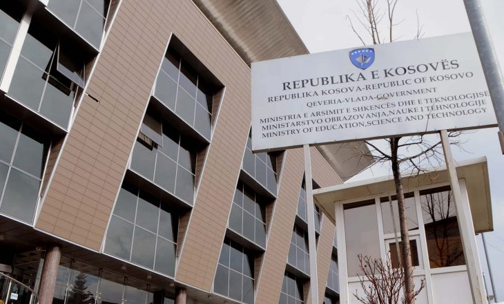 Hapet konkursi për 500 bursa për nxënësit e shkollave të mesme të larta të komunitetit RAE