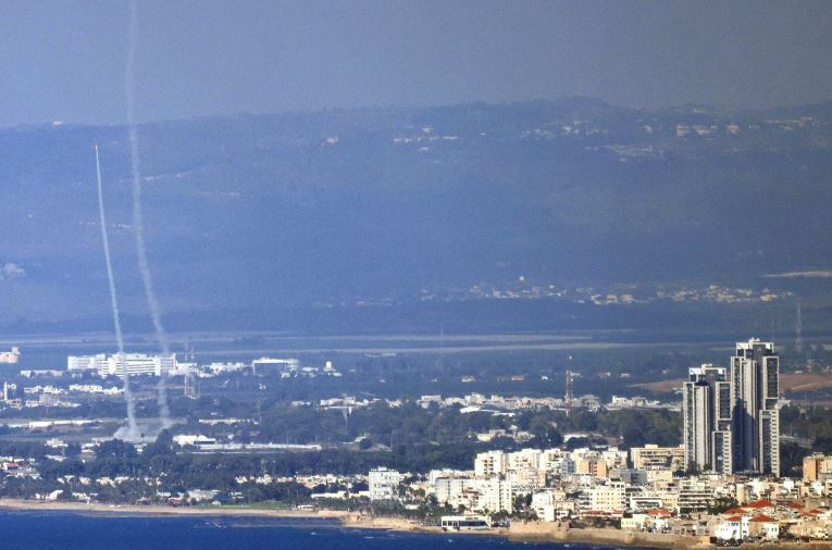 IDF: Më shumë se 300 raketa nga Hezbollahu kaluan në Izrael gjatë fundjavës