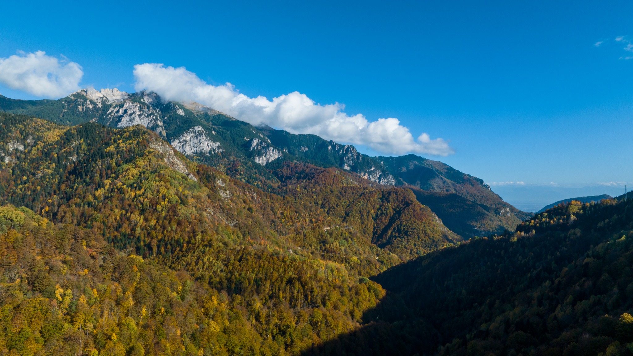 Kërkohet ndihmë për shuarjen e zjarrit në bjeshkë të Lybeniqit