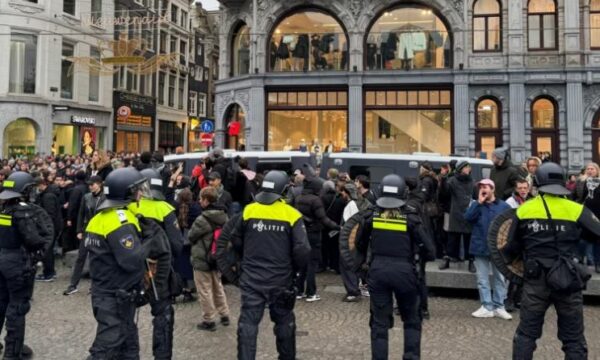 Policia holandeze ndalon protestën propalestineze, pas dhunës në futboll