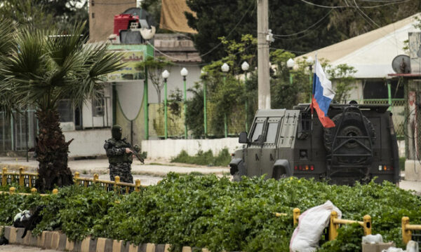 Rusia i kërkon Izraelit të shmangë sulmet ajrore pranë bazës së saj ushtarake në Siri