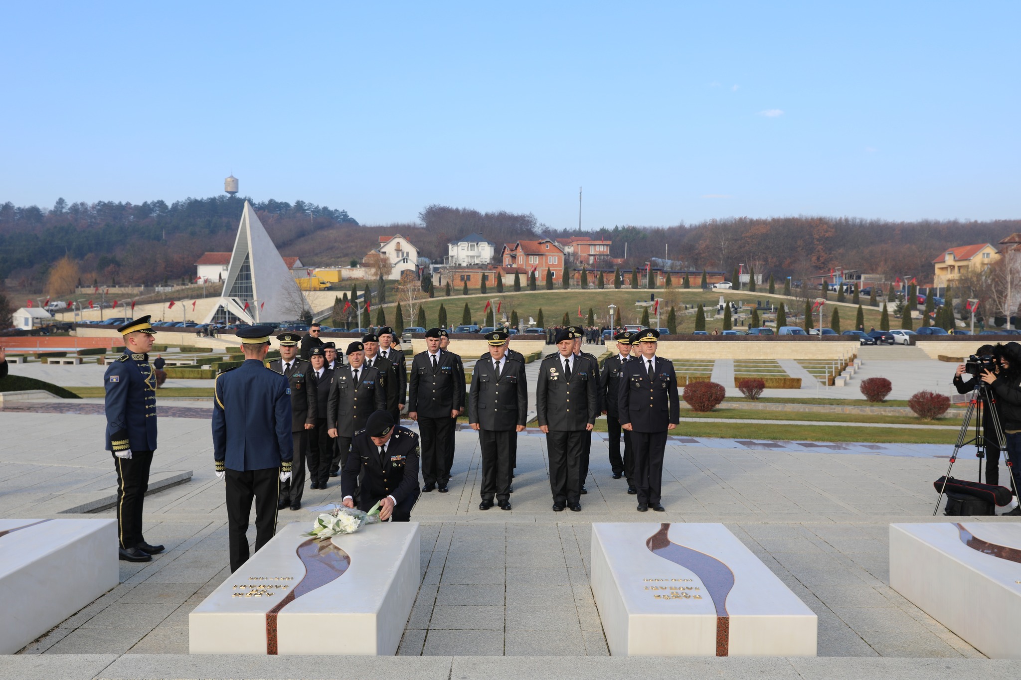 FSK bënë homazhe në kompleksin memorial në Prekaz