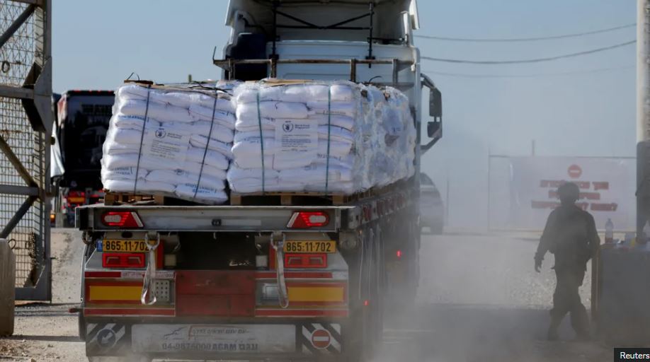 Rreth 100 kamionë me ndihma ushqimore plaçkiten në Gaza