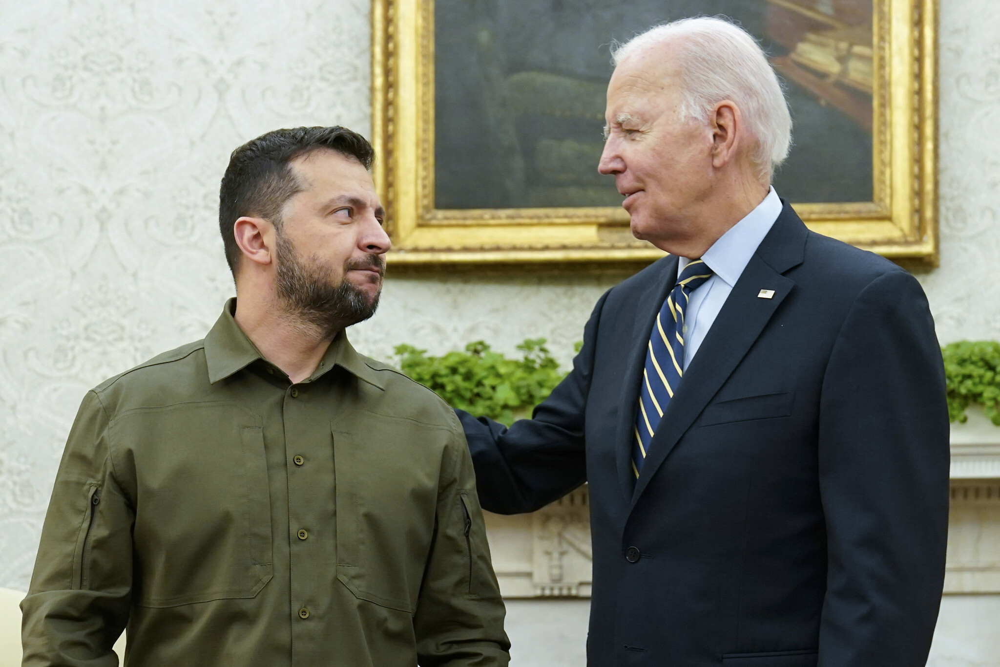 Presidenti Joe Biden e ka autorizuar Ukrainën qe t’i përdor armët amerikane me rreze të gjatë veprimi