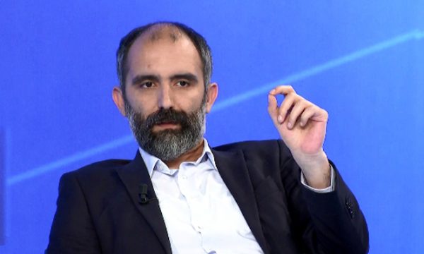 Abrashi akuzon opozitën: Gjuriqi bëri thirrje të mos votohet Kurti, po kërkon të kthehet koha prapa