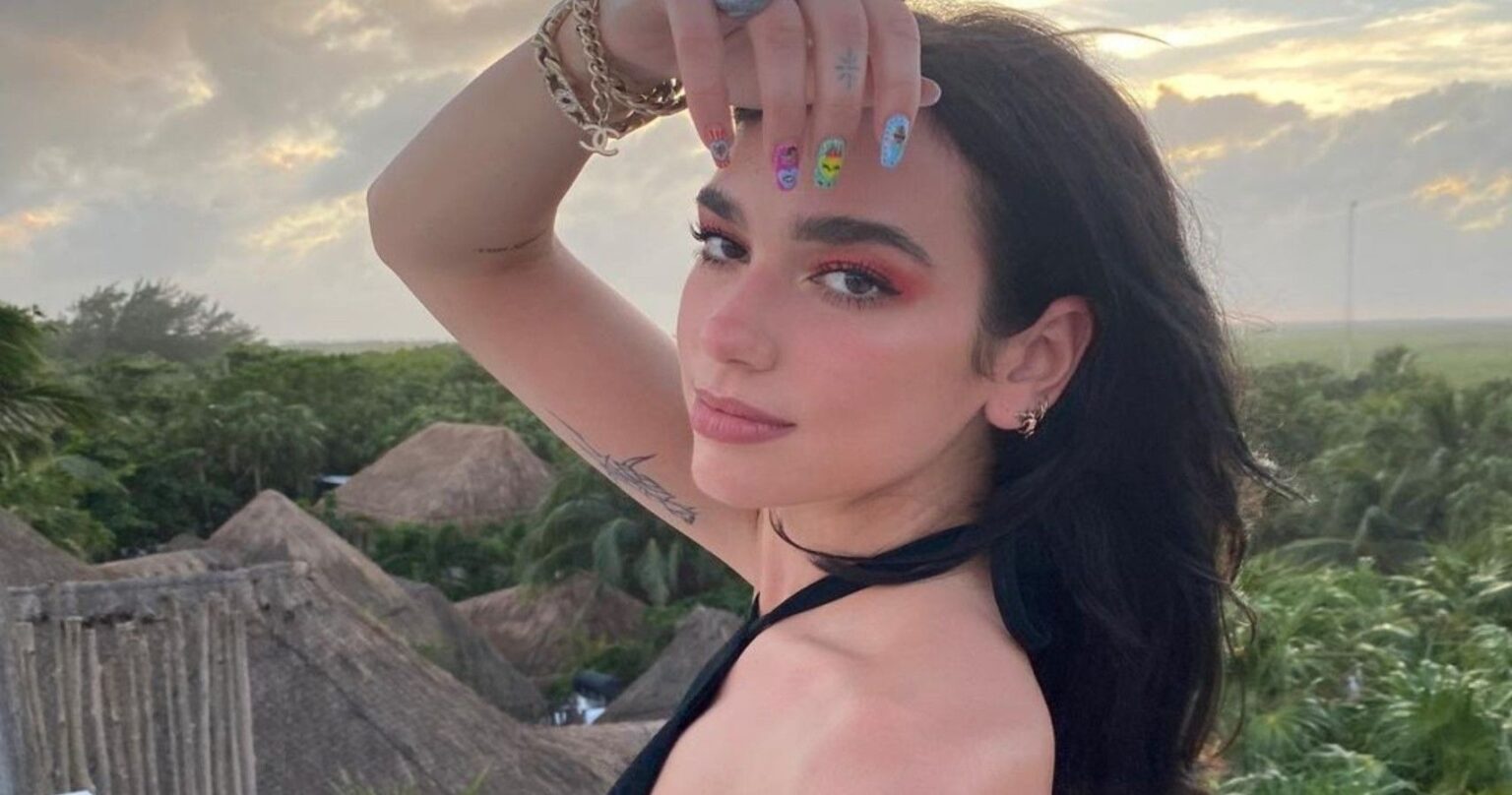 Dua Lipa “shkrihet” pranë të dashurit/FOTO