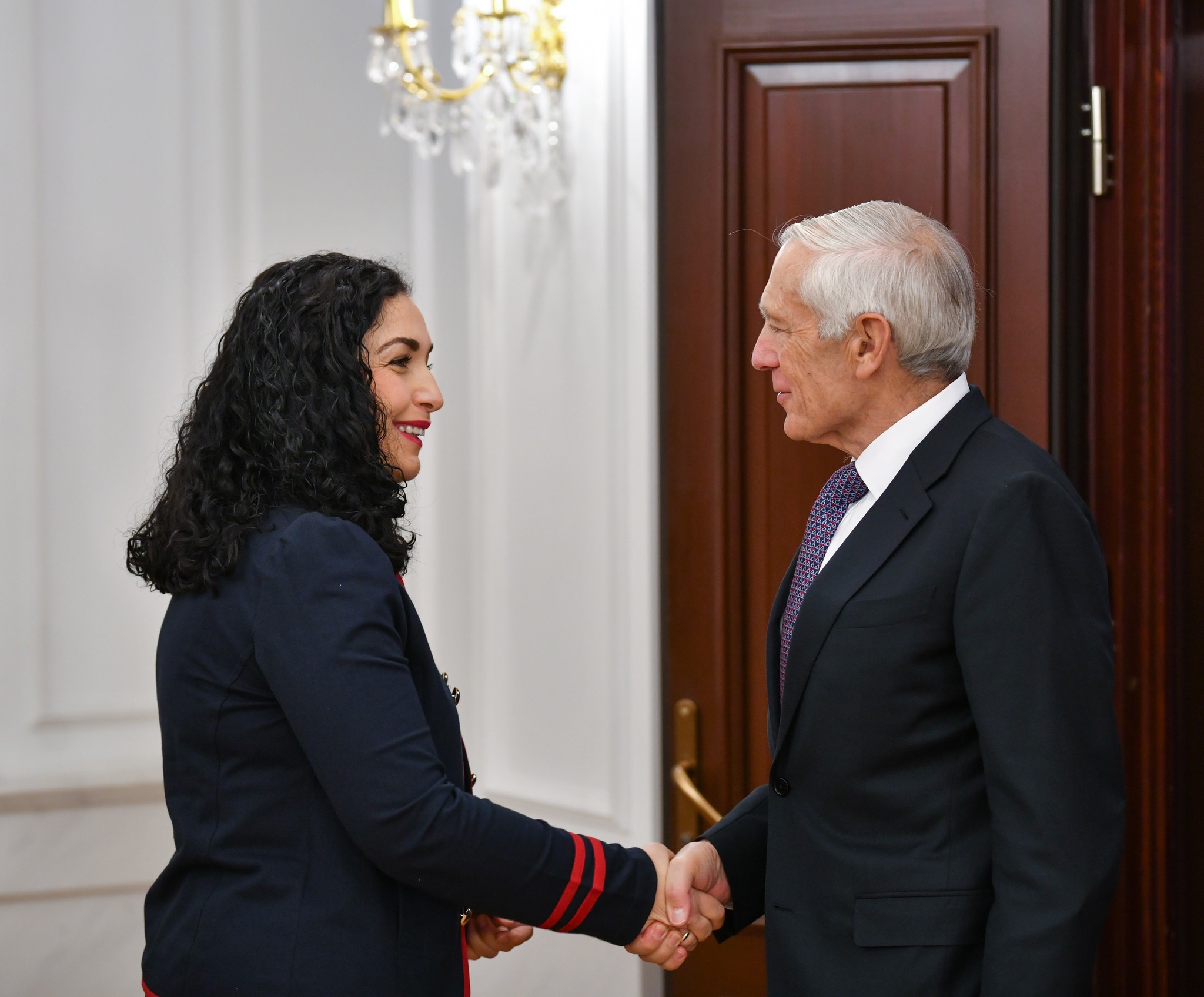 Presidentja Osmani priti në takim ish-komandantin suprem të NATO-s, gjeneralin Wesley K. Clark diskutuan për integrimin euroatlantik