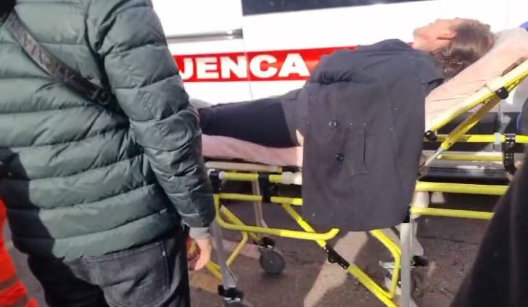 Tezja e 14-vjeçarit të vrarë humb ndjenjat në protestë, largohet me ambulancë