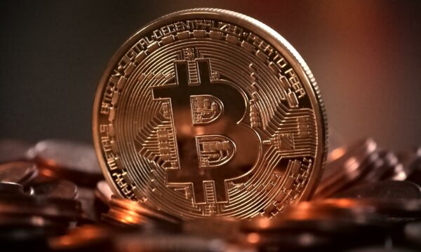 Rritet frikshëm vlera e Bitcoin-it