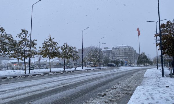 Disa pjesë të vendit mbesin pa rrymë pas reshjeve të mbrëmshme