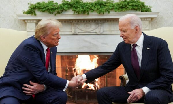 Trump rikthehet në Shtëpi të Bardhë për takimin me Biden, “tranzicioni i qetë” kryefjala e takimit