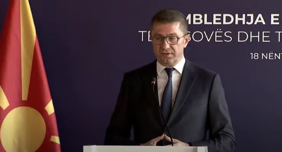 Mickoski: Tema etnike hapin politikanët pa ide