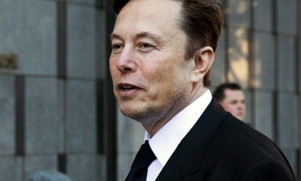 Elon Musk, kritika gjykatësve në Itali për bllokimin e dërgimit të emigrantëve në Shqipëri