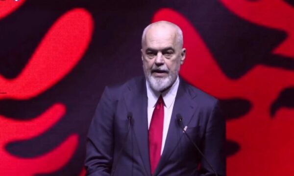 “U regjistruan si kosovarë në Angli”, Edi Rama prezanton nismën e re ligjore për regjistrimin e fëmijëve të emigrantëve në Shqipëri