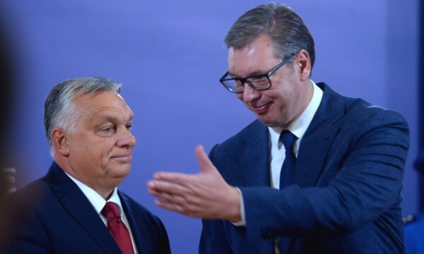 Orban e Vuciq, dy liderët e parë që ia uruan Trumpit fitoren