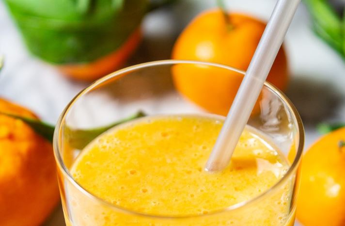 Smoothie me mandarinë dhe banane