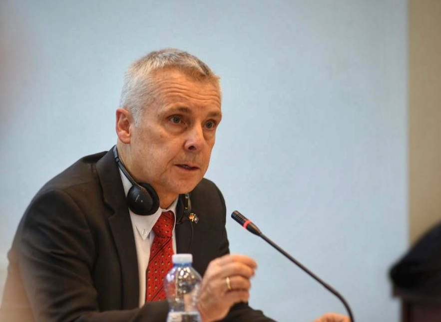 Ambasadori Rohde me kolegë sot në Kuvend në tentimin e fundit për konstituimin e Kuvendit para përfundimit të afatit kushtetues