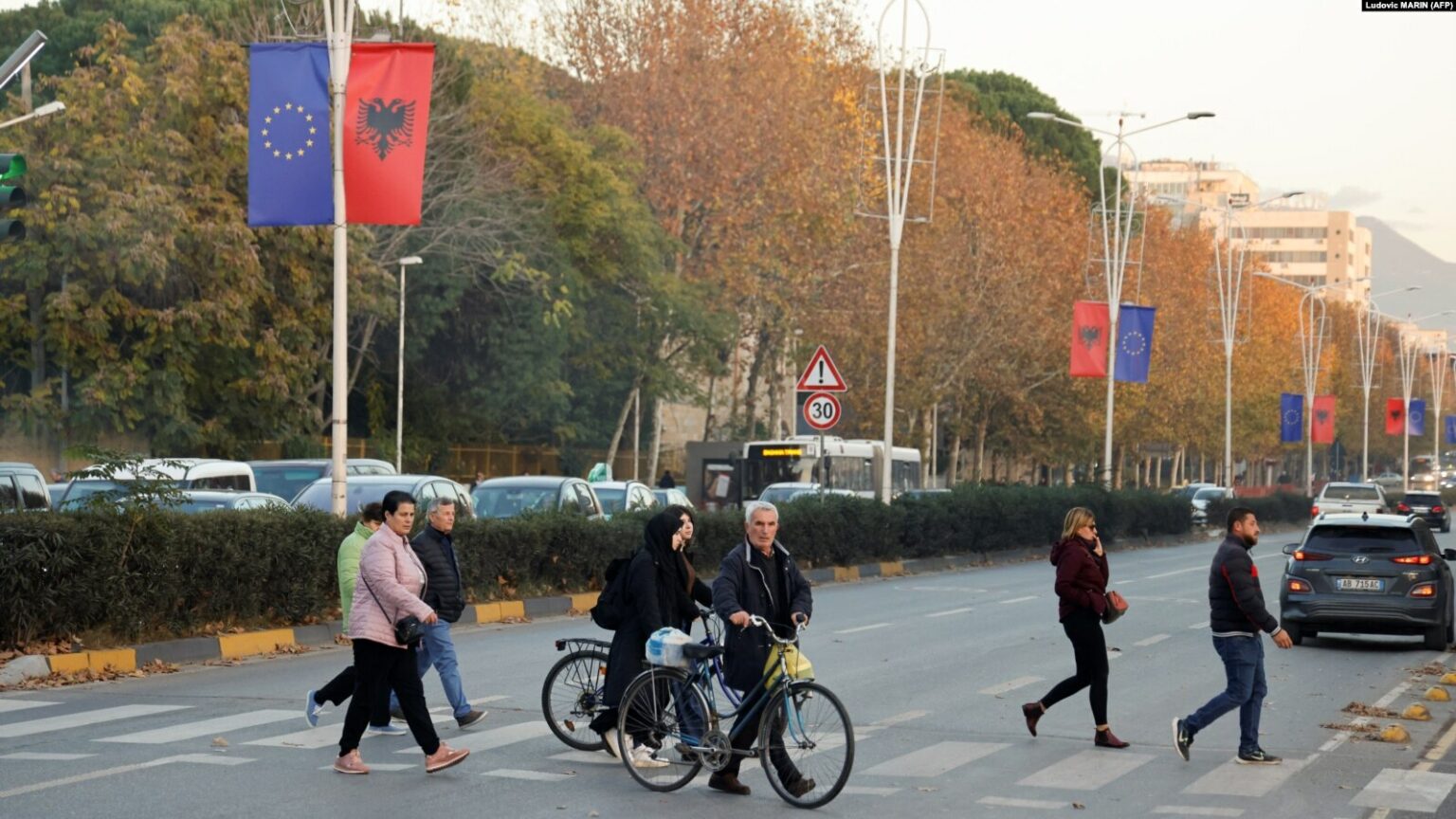 Greqia thotë se mbështetja e saj për anëtarësimin e Shqipërisë në BE është e kushtëzuar