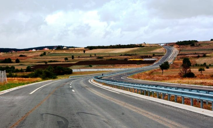 Nesër mbyllet për qarkullim një segment i rrugës Prishtinë-Pejë