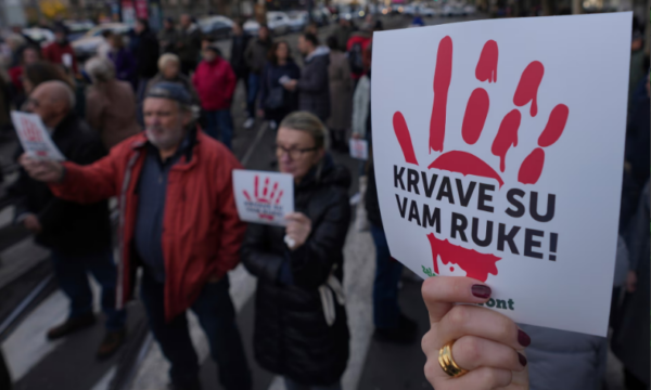 The Guardian shkruan për protestat kundër qeverisë së Vuçiqit: Shkollat ​​serbe do të mbyllen herët për pushim dimëror