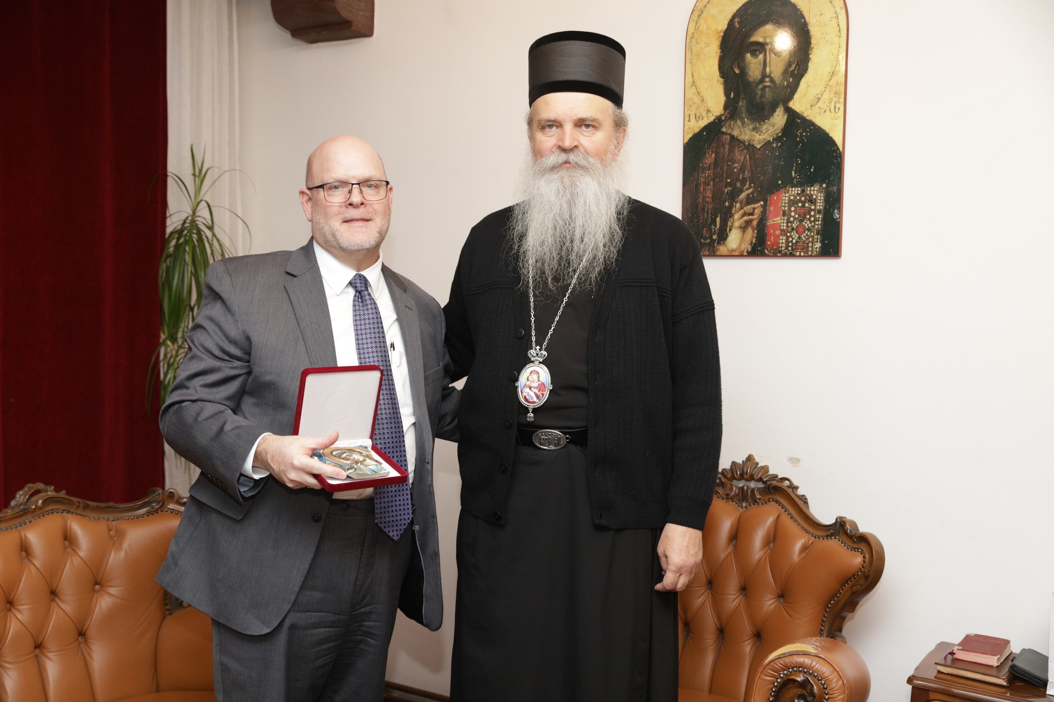 Hovenier në takim lamtumire me Teodosijen