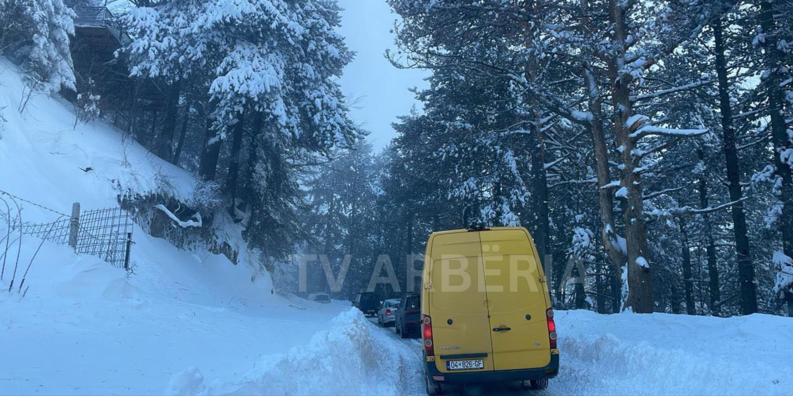 Pamje dramatike në Prevallë, turistët në hall, mbesin të bllokuar